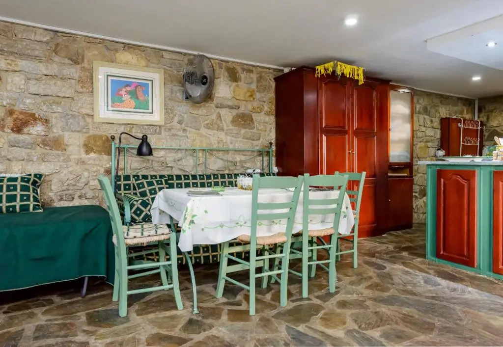 Stone Garden Studio - Private Vacation Hideout