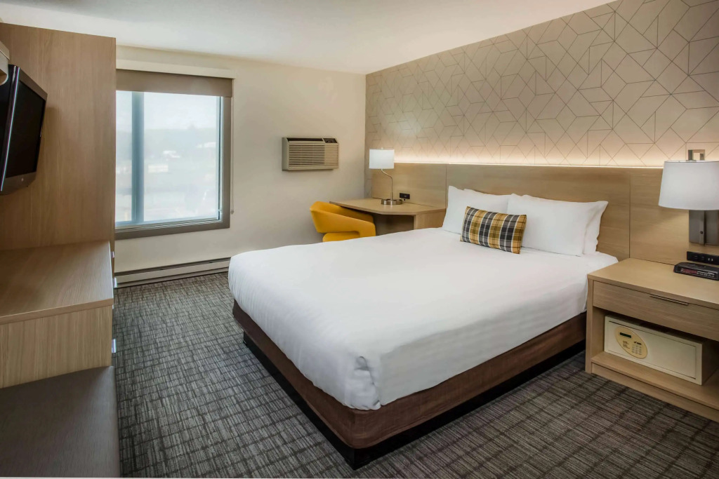 Days Inn & Suites by Wyndham Duluth by the Mall