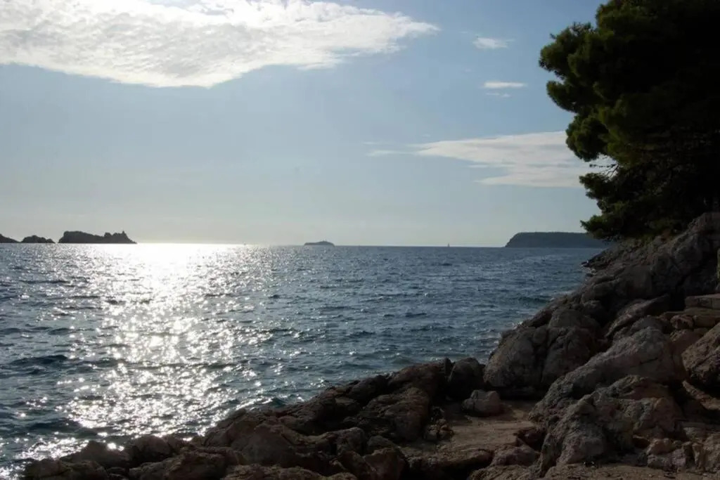 Flora three bedroom apartment. Near beach