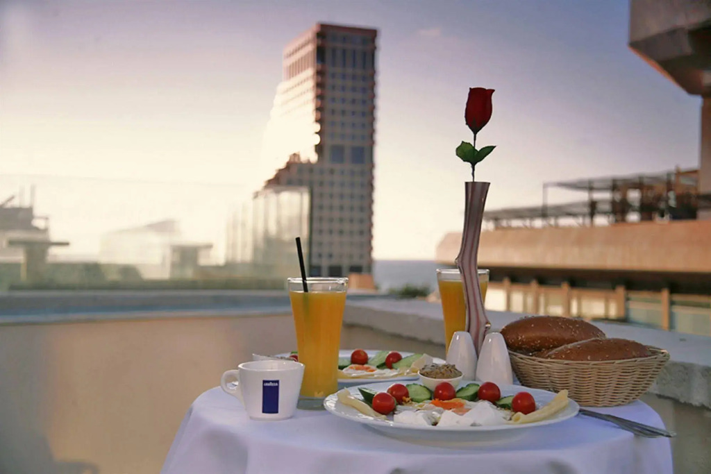 Lenis Hotel