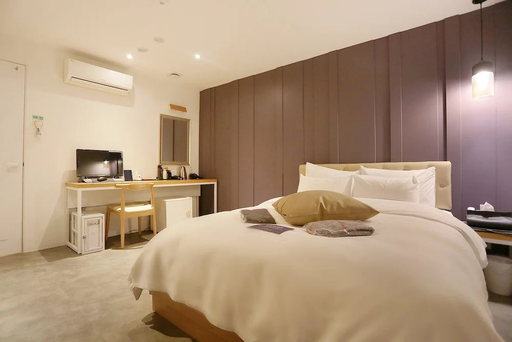 Hotel Yaja Hwajeong Station