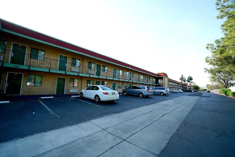 Ambassador Inn Fresno