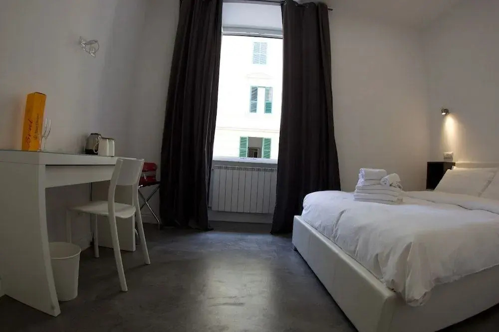 WE LOVE ROMA Guest House