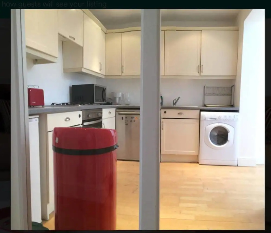 Great 2 BED in Northfields With Private Garden