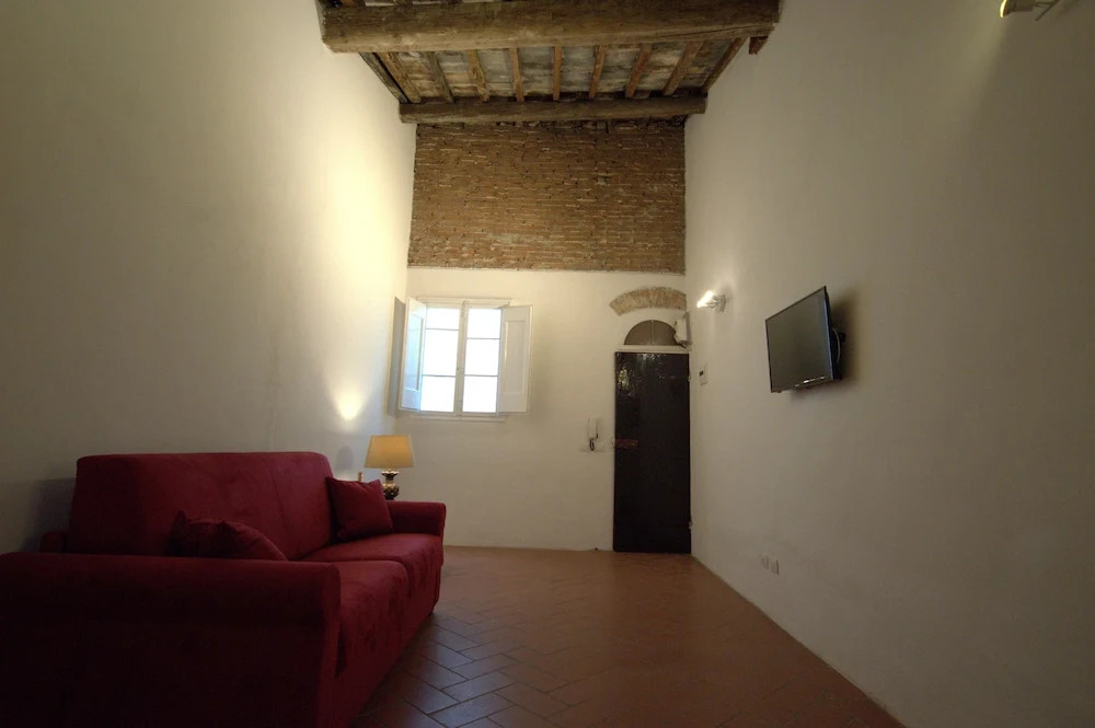 Prestige House Arno River