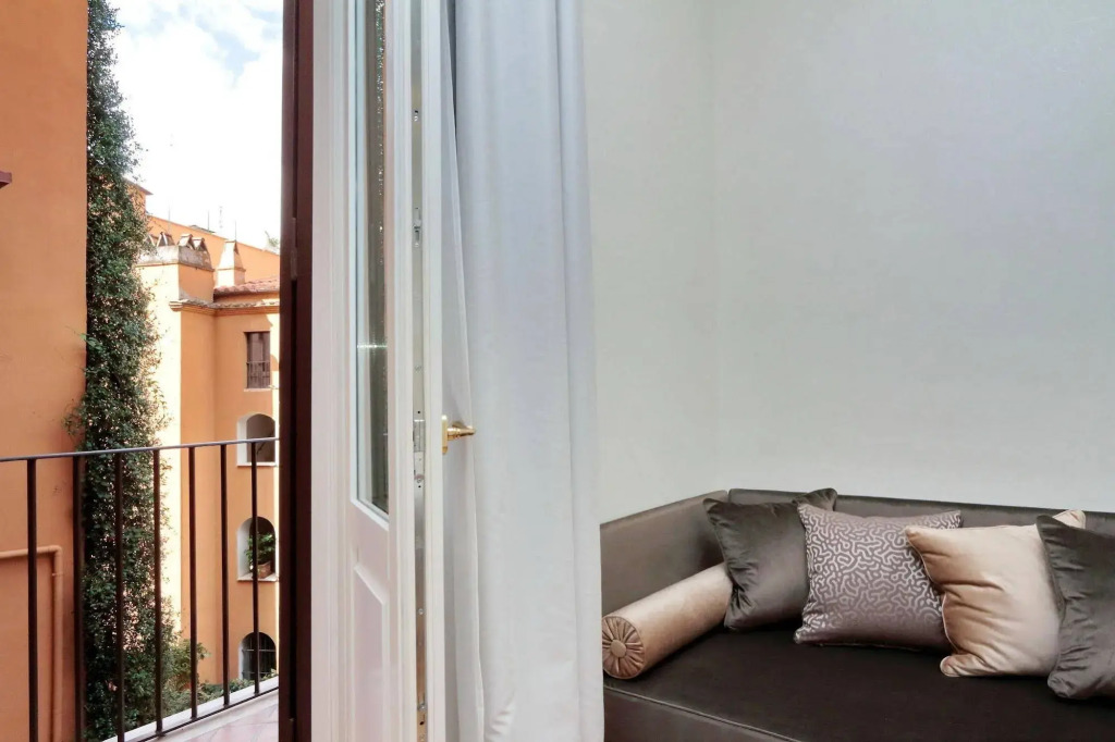 BQ House COLOSSEUM Luxury Rooms
