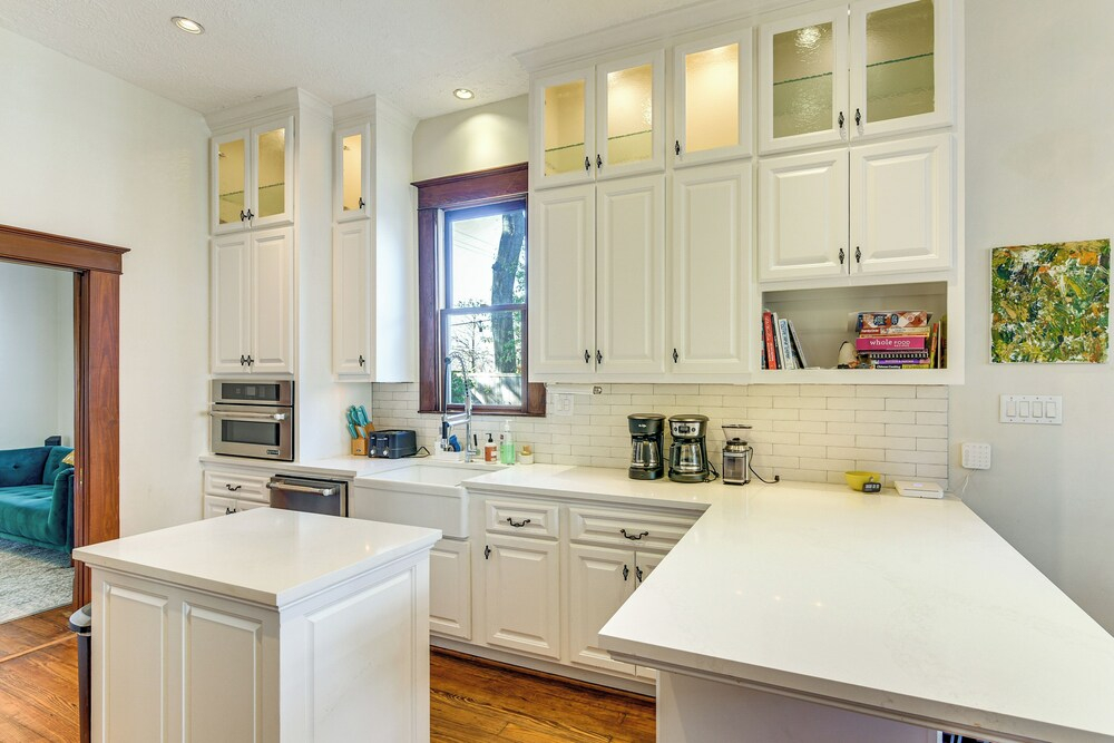 Walkable & Historic Houston Heights Bungalow!