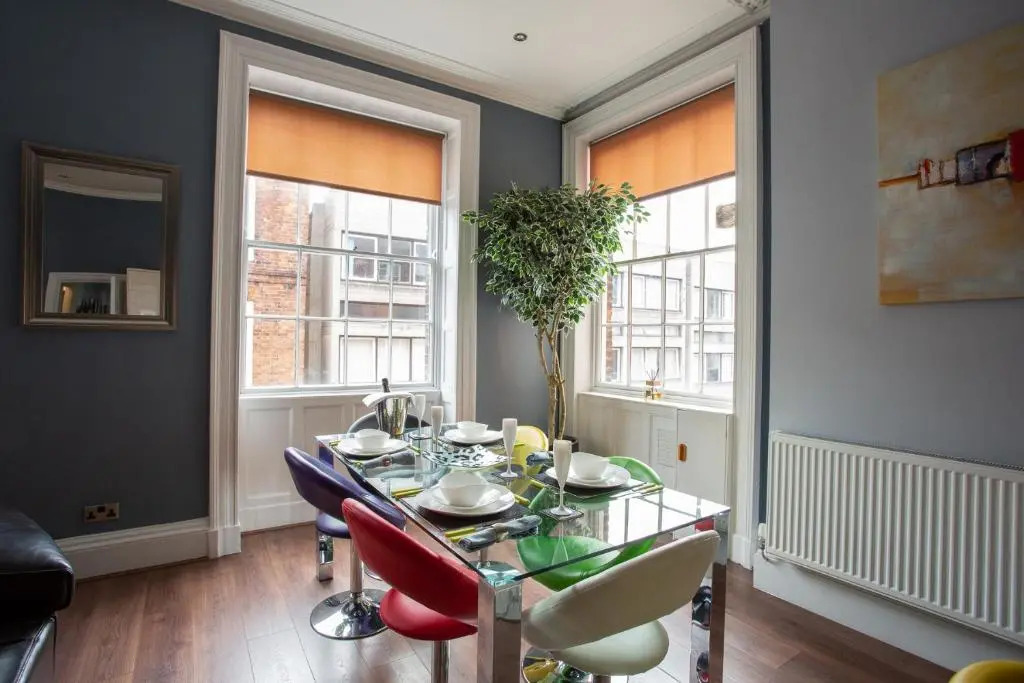 Most central luxury apartment - sleeps 4 & FREE parking!