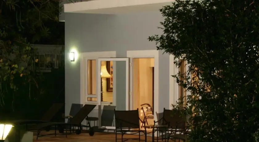 10 Woodlands Road B&B