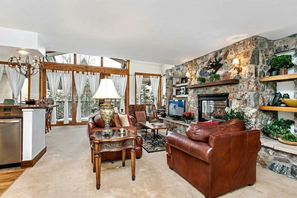 4 Bedroom Antlers Vacation Rental With Incredible Slopeside Views And Just A Short Walk To Gondola And Lionshead Village