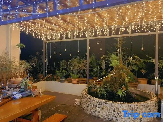 Jinghong Late Summer Hotel