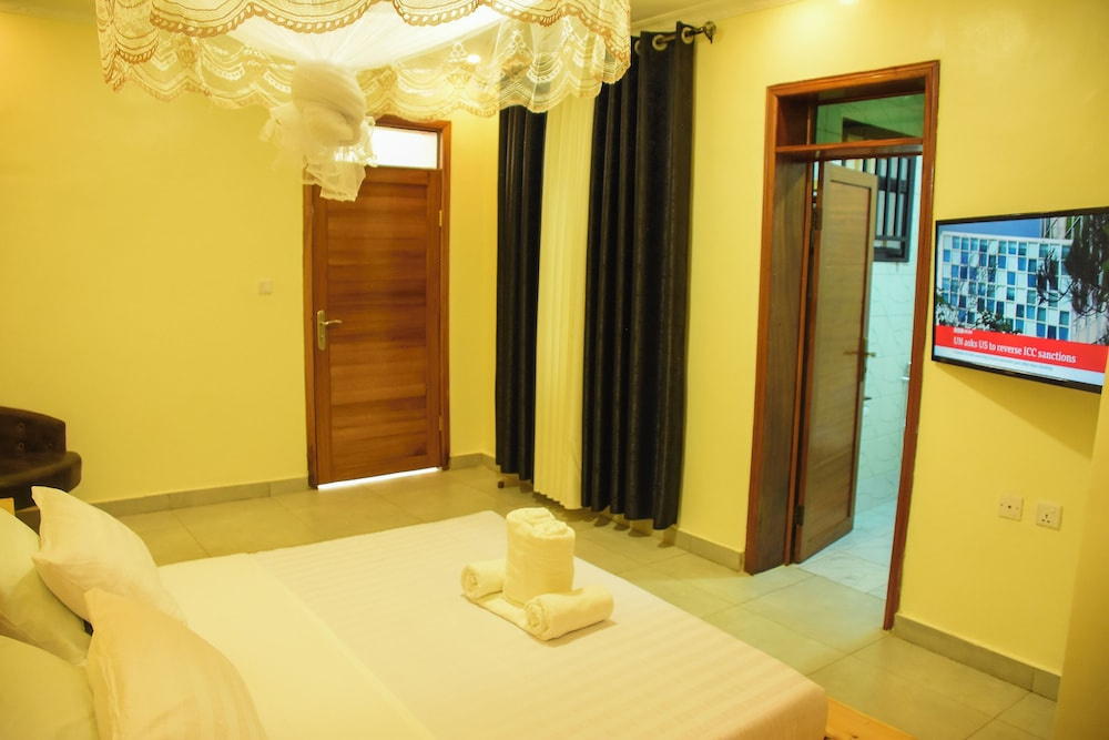 Rond Point Gorilla Boutique - Kinigi