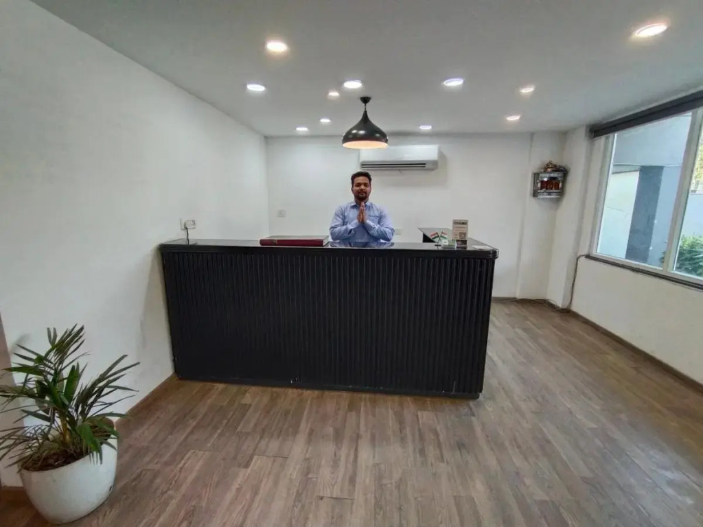 Saltstayz Select – Near Sohna Road City Center
