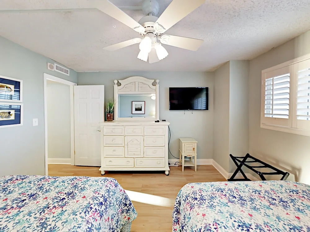 Resort-Style Unit 1113 - 2 Br Condo