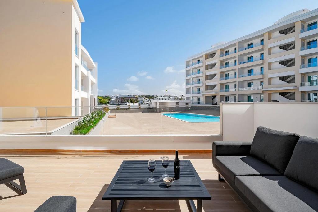 KAPLAN in Lagos with 2 bedrooms and 3 bathrooms