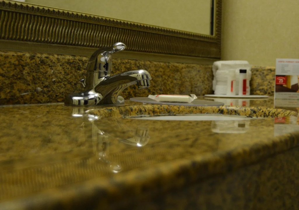 Economy Hotel Plus Wichita