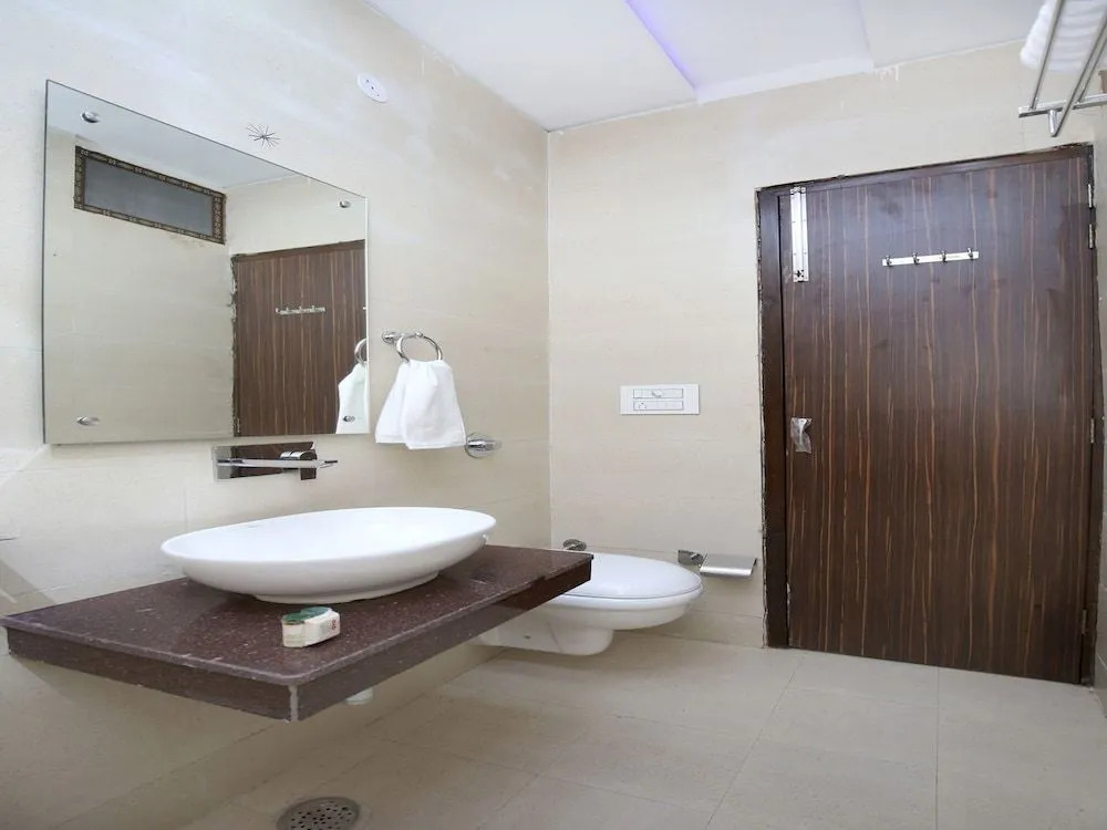 OYO 16341 Hotel C7