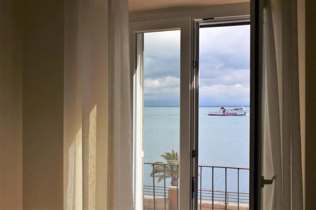 CASA LA MARINELLA SUL PORTO