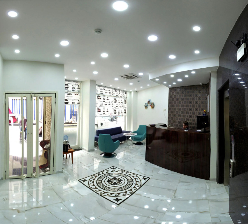 Arya Hotel