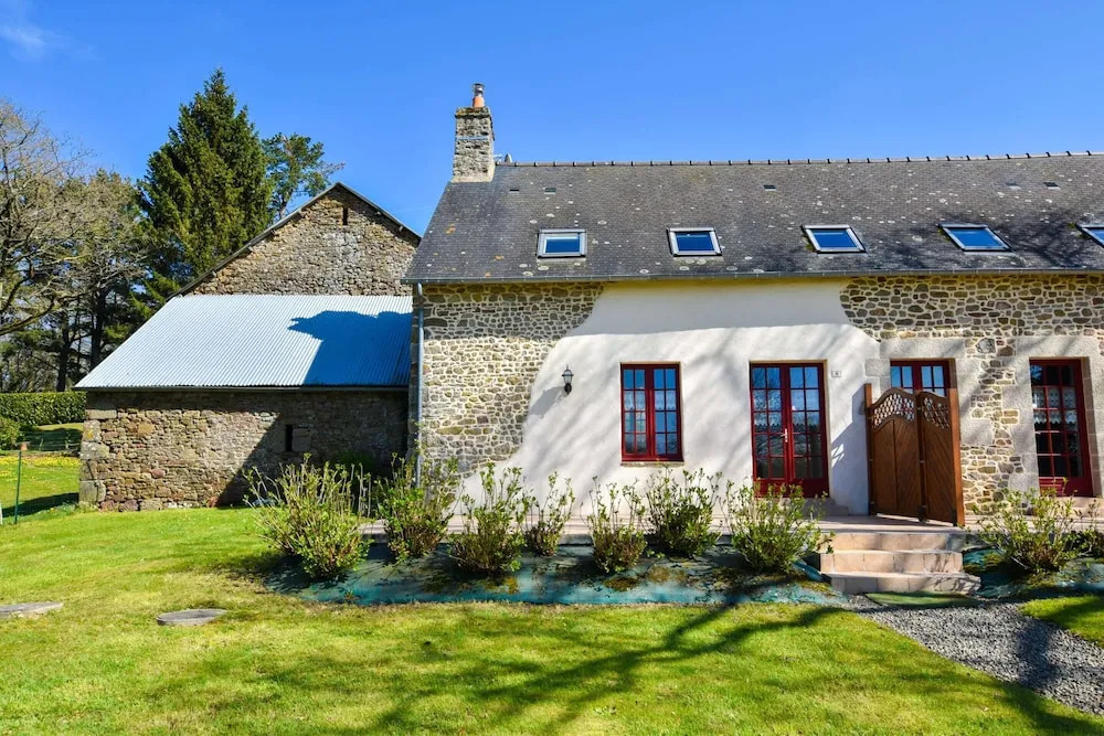 House with stunning views across the meadows