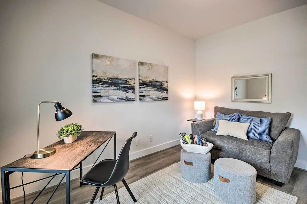 Chic Houston Home w/ Game Room ~ 8 Mi to Dtwn