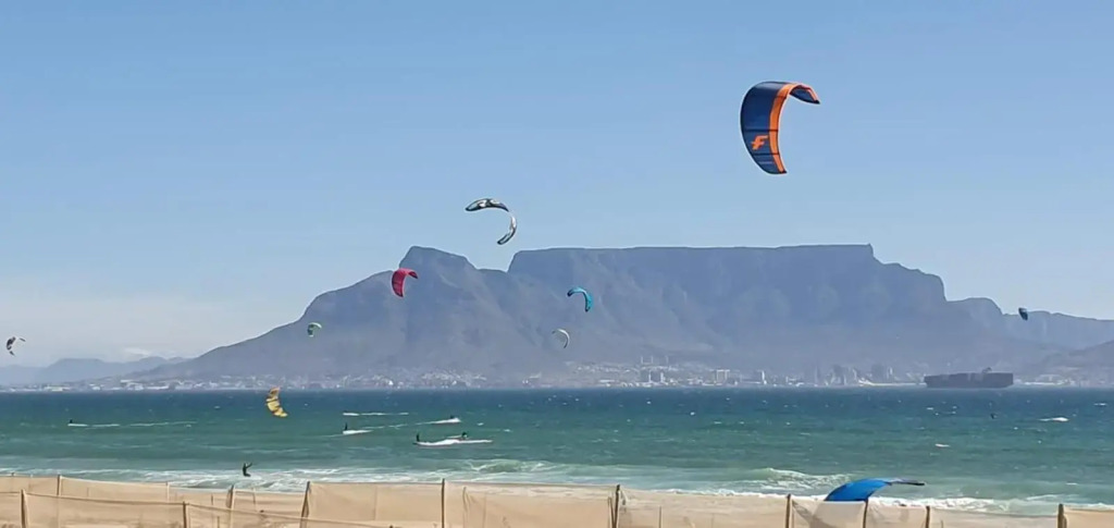 Beachfront 3-bedroom with Robben Island views