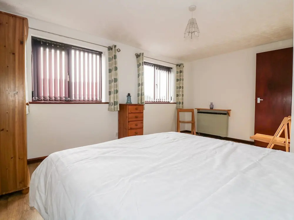 2 Waxham Court
