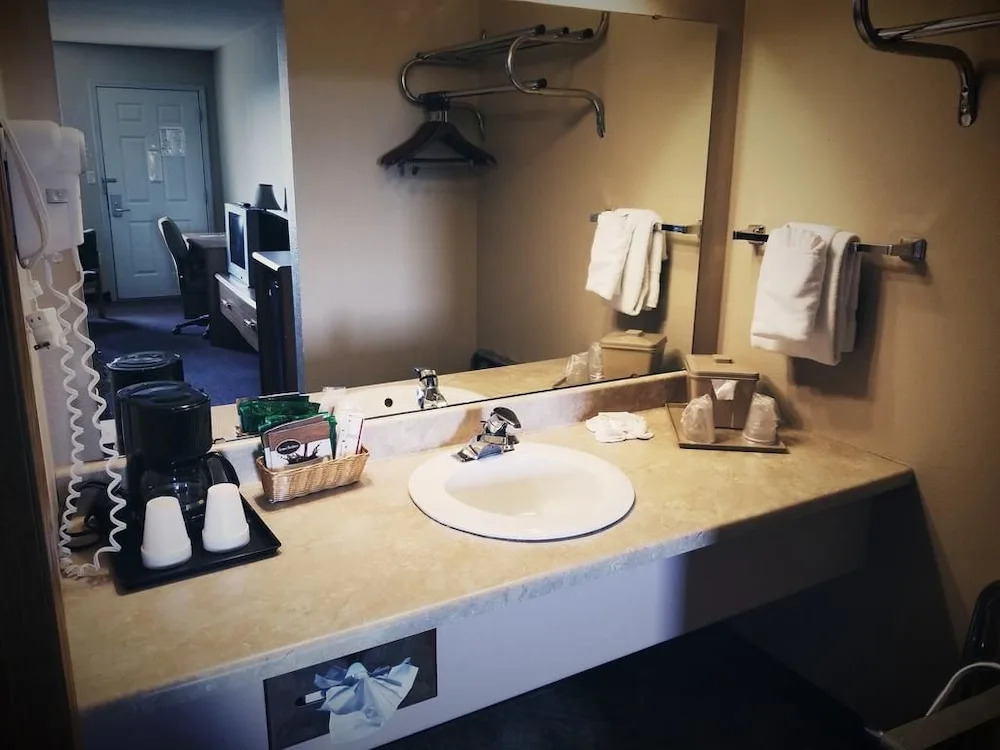 American Eagle Inn & Suites