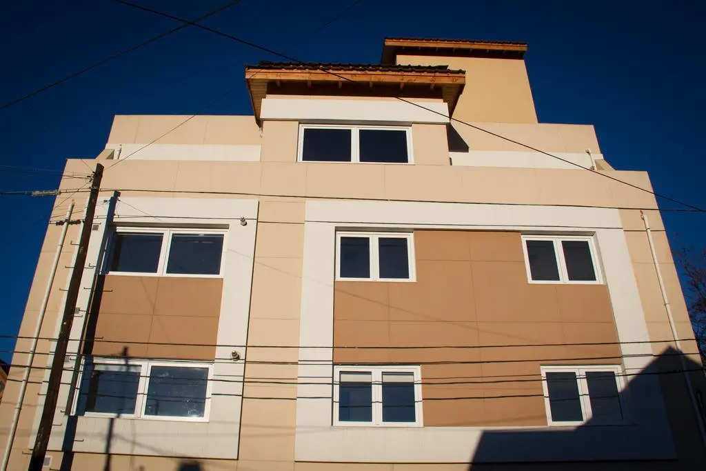 Los Arboles Apart