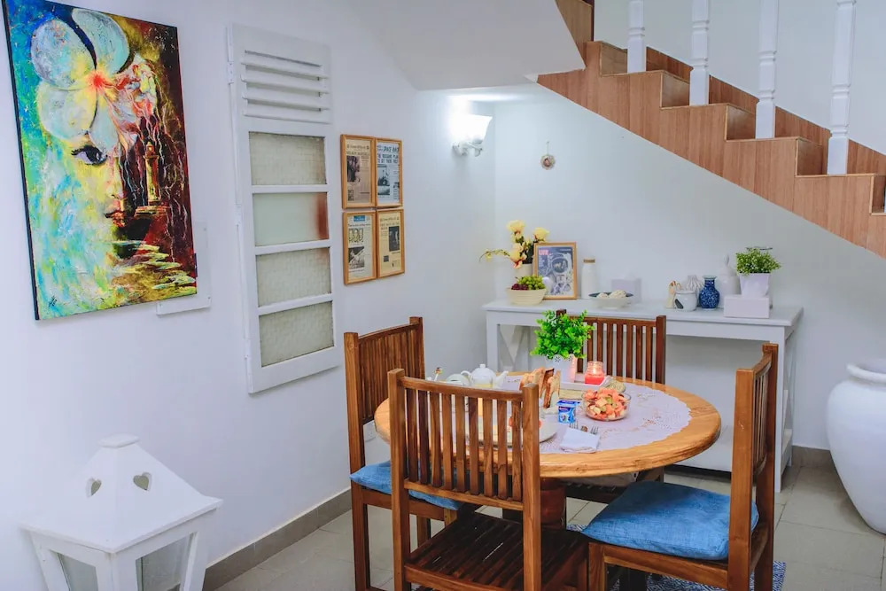 White House Mount Lavinia