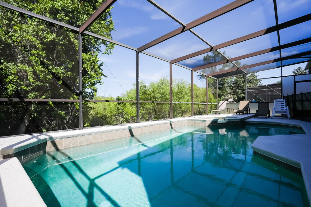 Stunning House With Lanai, Pool, Ping-pong, Full Kitchen, & Wifi