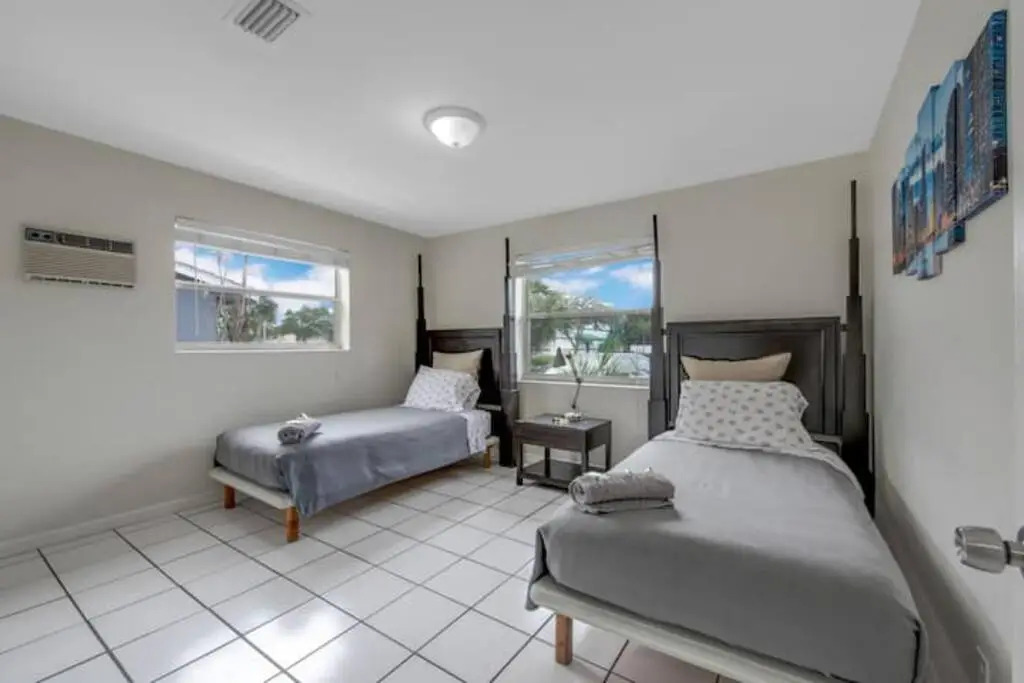 5140 Duplex in Oakland Park