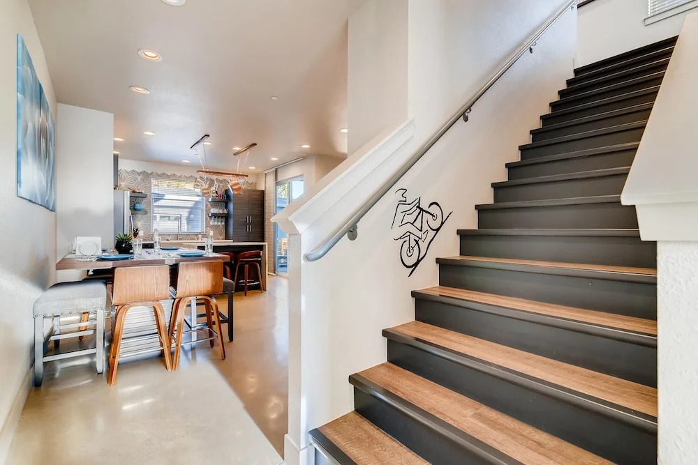 Fancy Townhome near Old Town, Breweries and River!
