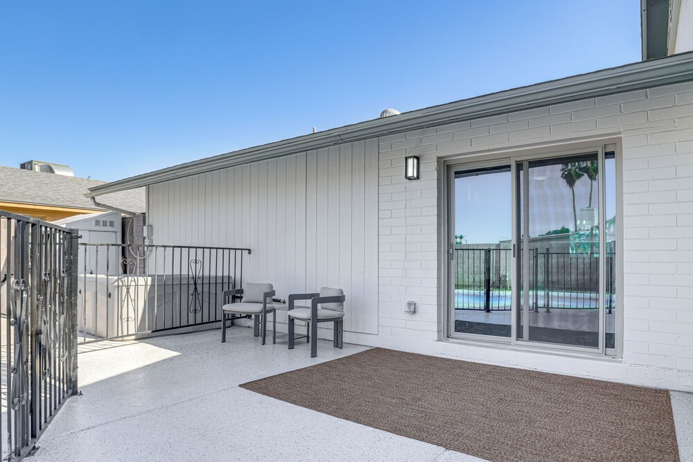 Snowbird Haven w/ Hot Tub! 3 Mi to Dtwn Chandler