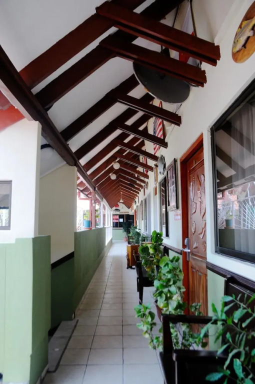 Cadillac Rock Beach Hotel