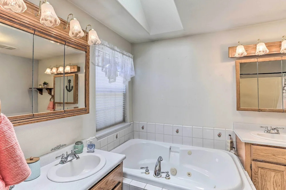 Private Pool & Game Room: Family Weaverville Gem
