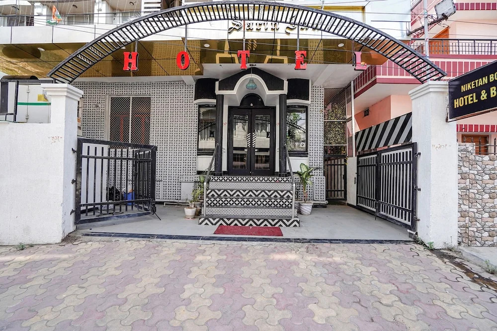 Fabhotel Chs