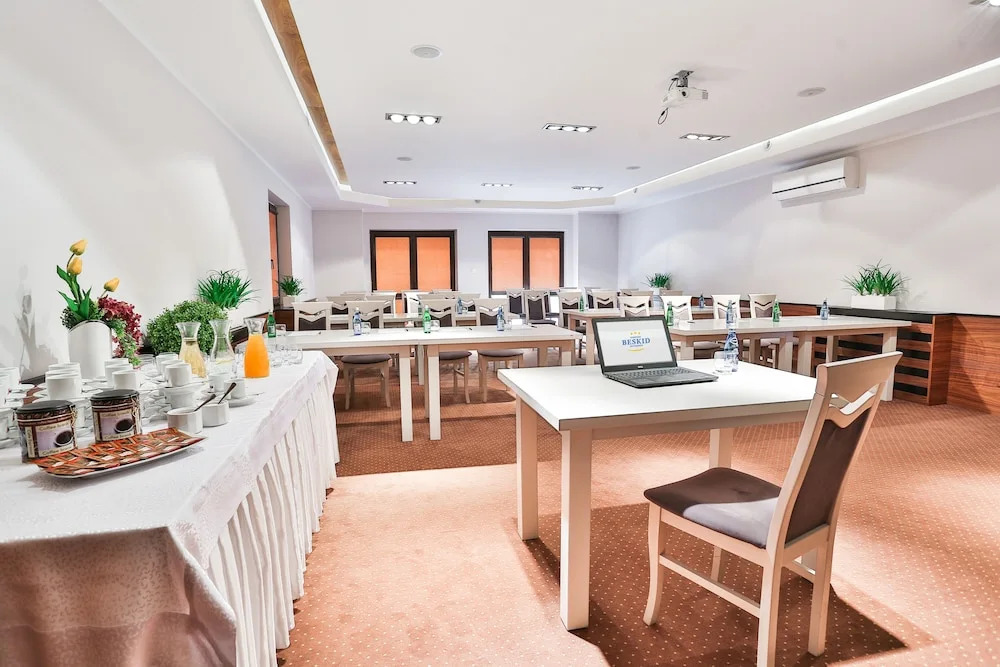 Hotel Kompleks Beskid z basenem i stokiem narciarskim - blisko Babiej Góry