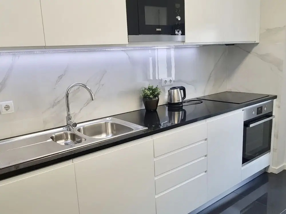 Music House 3 bedroom Apt w garage