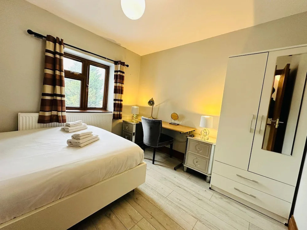 Spacious 6 Bed Residence in Wembly, London