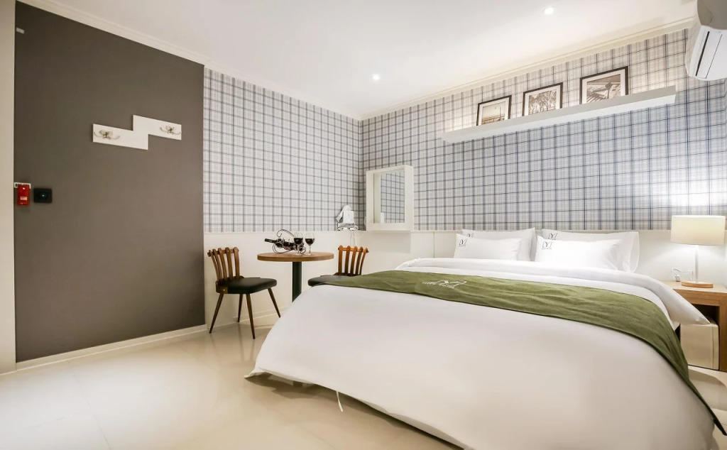 Yellow Hotel