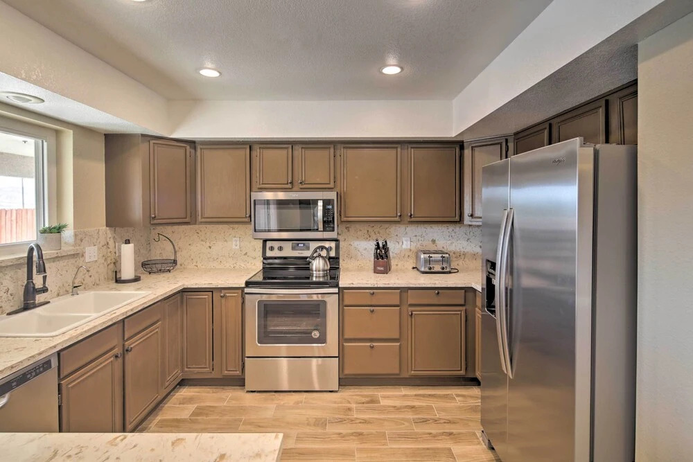 < 3 Mi to Lake Havasu: Home w/ Patio & Grill!