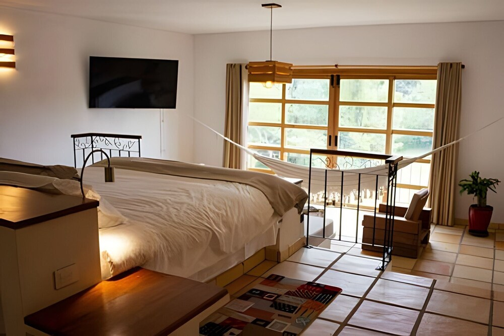 El Solaz Suites By Honnor Living