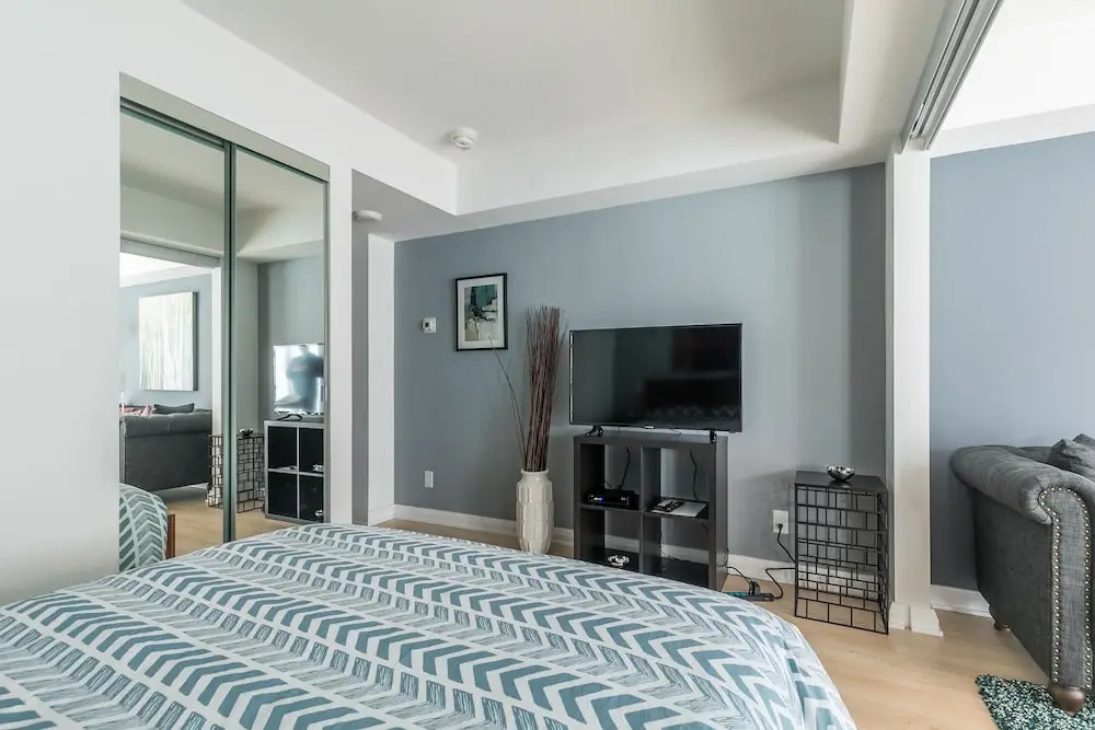 Newly Decorated Yorkville Condo