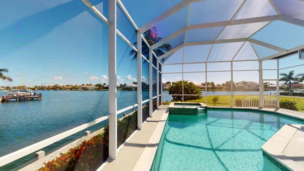 Luxury Rental Walkable To Beach With Wide Water Views I Pet Friendly