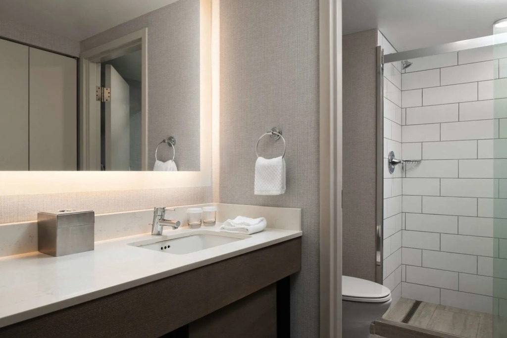 DoubleTree by Hilton Pittsburgh Airport
