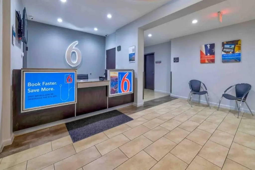 Motel 6 Texas City, TX - I-45 South
