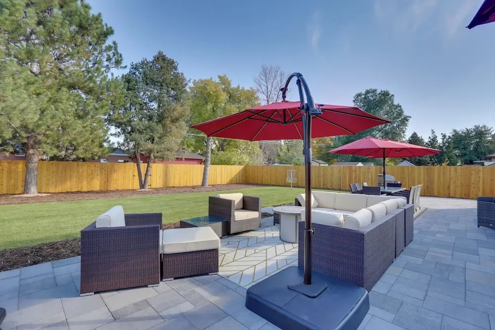 Private Hot Tub & Sauna: Saulsbury Guest House