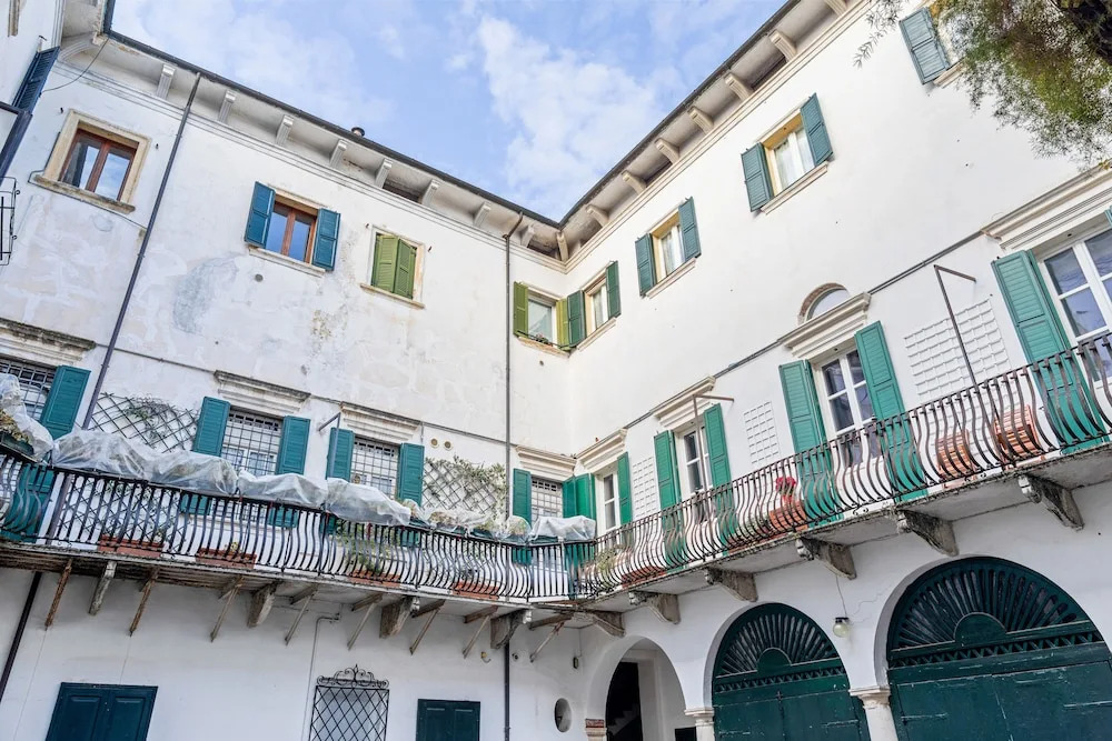 Veronetta Riverside Apartment