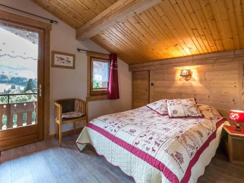 Chalet 4 ch, proche pistes, idéal familles/amis, WIFI - FR-1-437-56